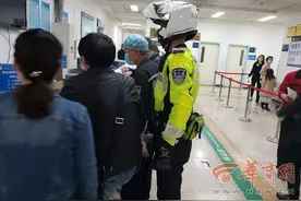 3岁女童胳膊骨折送医遇晚高峰 长安交警铁骑开道护送图片