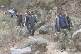 甘孜州九龙森林火灾扑救取得决定性胜利图片