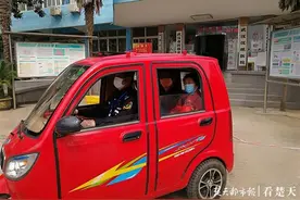 年近六旬保安队长：甘做居民健康“守门人”图片