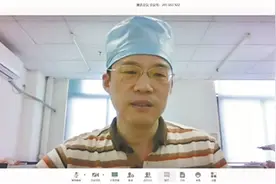 医学生在线实习忙图片