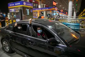 4月8日零时，武汉“解封”现场的三个故事图片
