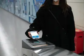 一部手机畅行全国！苹果今起上线京津冀互联互通卡图片