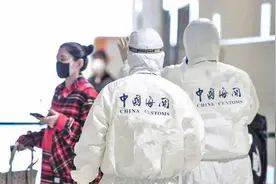 浦东机场90后流调员：有多项专业技能，最常用“哲学三问”图片