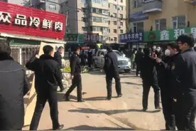长春市绿园区城管局整治娜奇美商城周边环境乱象图片