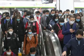 北京地铁最小运行间隔缩至1分45秒，车站增设时刻表图片