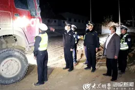 新泰：严查严惩砂石运输车超载等交通违法行为图片