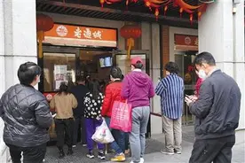 武汉地铁2号线恢复运营 看这些被重新串起的生活图片