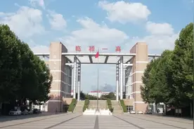 开学：临颍一高第一课这样上图片