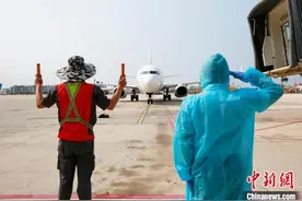 武汉往返三亚空中通道重启“第一飞”顺利抵达三亚图片
