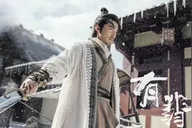 胡兵《天天向上》与王一博互动 传递时尚理念图片