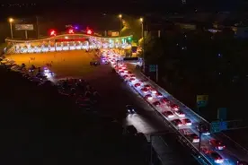 叶倾城：生平第一次，在武汉堵车堵得心情舒畅、热泪盈眶图片