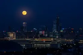 震撼的超级月亮你看过几次？图片