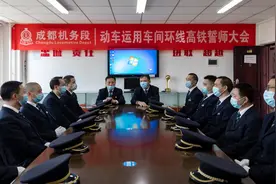 8小时9分走完川渝贵！全国首条跨省环线高铁16名首发司机亮相图片