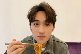 终于见“面”！武汉解封 朱一龙手捧热干面上线图片