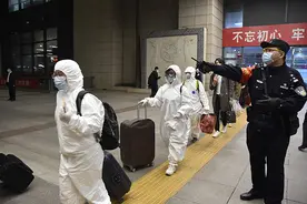 武汉解封｜直击解除离汉通道管控首日的三大火车站图片