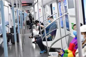武汉地铁8号线今日恢复运营：中午1点的徐东站，换上悠然自得模式图片
