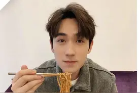 家乡解封！“武汉伢子”朱一龙欢喜晒热干面图片