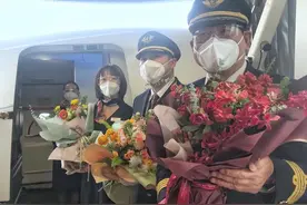 深圳迎来首个武汉复航班机 两地正式恢复通航图片