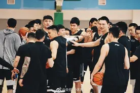 林书豪：很开心跟兄弟们一起训练 期待赛季重启图片