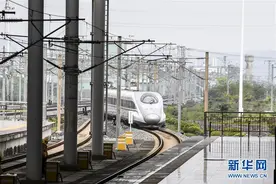 武汉“解封”后首趟始发出省高铁列车抵达南宁图片