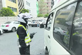 记者探访成都多个点位：车辆乱停放造堵隐患大图片