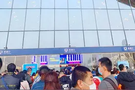 解封首日坐上去上海的高铁，看着窗外美景感觉自己与季节脱节了图片