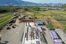 迈近第一步！伏龙大桥工程南岸顺利完成首个钻孔灌注桩打孔图片
