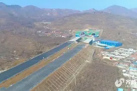 最新！济泰高速泰安段关键性工程大地隧道日前全面贯通图片