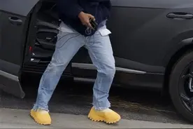 侃爷上脚新 Yeezy！「火山 451」也有新版本图片