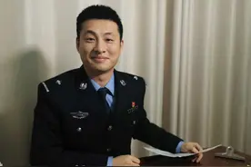 直播回放 | 小飞机刷起来！杭州高颜值警察小哥哥直播首秀，带货防诈宝典图片