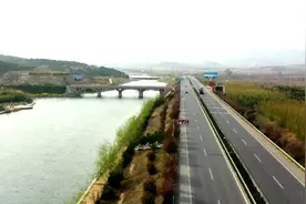 39秒丨春光里，来日照五莲这条公路邂逅美丽视频封面