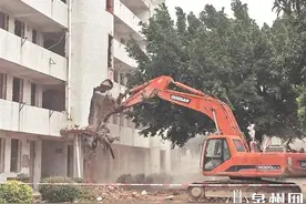 南安一所中学5层危房被拆除 拟新建综合性宿舍楼图片