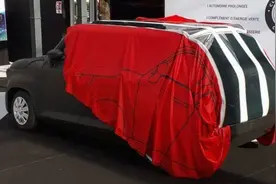 Gazelle EV可伸缩车罩集成太阳能面板 随处充电不再是问题图片