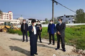 卧龙区委副书记徐大鹏到完全学校现场办公图片
