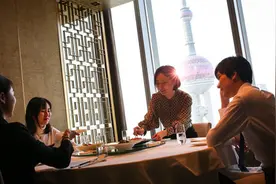 打造露台餐饮，推广公筷公勺、制售外卖……上海高端酒店这样“过冬”图片
