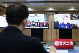 抗疫一线的中国医生向海外“云”分享抗疫经验：这是中国人应有的情怀视频封面