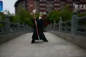 年近八十宝刀不老！武当弟子防疫不忘练功图片