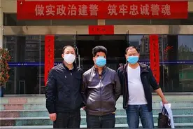 听闻交警要查扣自己的摩托车，资阳一男子竟打算把车烧掉图片