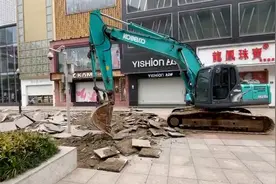 武汉江汉路步行街被指“封闭”，系提升改造市民可进出图片