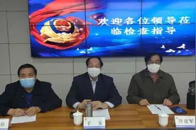 市民代表体验E警通，手机可查户籍证明、临时身份证明、交通违法图片