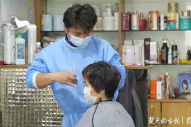武汉“托尼”老师纷纷返岗，顾客锐减门店生意颇冷清图片