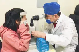 网课不断，你家孩子眼睛还好吗？专家：孩子每天需接触2小时户外自然光图片