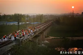 铁路为麻城村民铺设就业路：不用为了生活远走他乡，真好图片