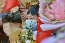 吉林大学第二医院举办医疗队凯旋欢迎仪式 迎接36位抗疫英雄回家图片