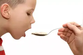 警惕！孩子误食药物怎么办？这些处理方法要记牢|最紧要健康视频封面