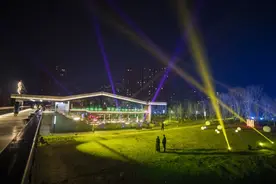 最美人间四月天|听说咖啡和钢琴乐更配哦~图片