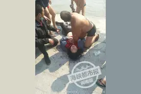 儿子不写作业妈妈气得跳江图片