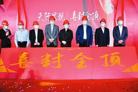 南宁再添新地标 330米的金投中心项目主塔楼封顶图片