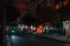 万年场这条街竟长达10年无路灯！开发商破产，谁来点亮回家路？图片