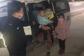 女子深夜带娃看病落难，幸亏遇到了这群人图片